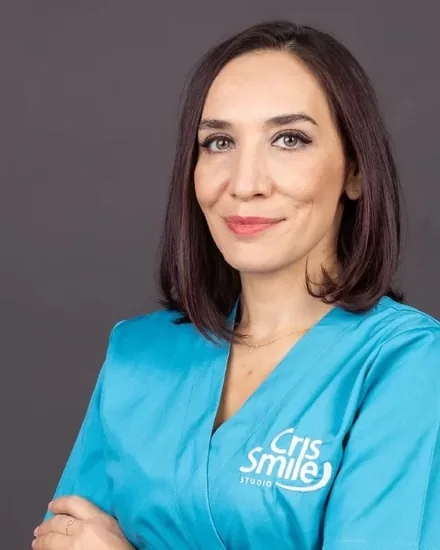Medic specialist din echipa Cris Smile Studio București