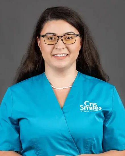 Medic specialist din echipa Cris Smile Studio București