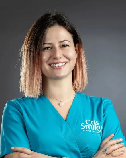 Medic specialist din echipa Cris Smile Studio București