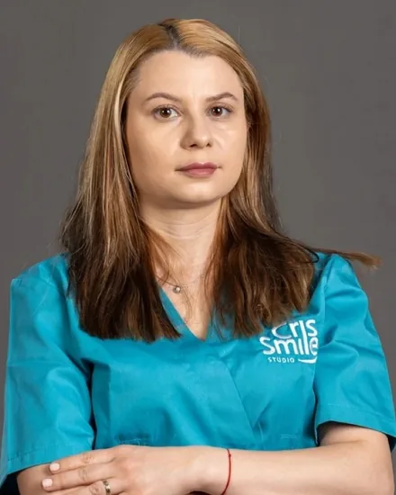 Membru al echipei Cris Smile Studio București